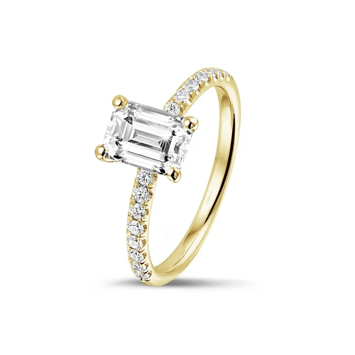 2.00 quilates anillo solitario con diamante talla esmeralda en oro amarillo con diamantes en los lados 