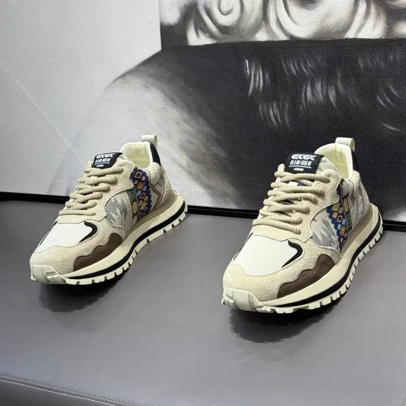 2025 Little White Casual Sneakers Spring Men's New Tending Mesh Carriendo a una pareja de tableros Versátiles zapatos