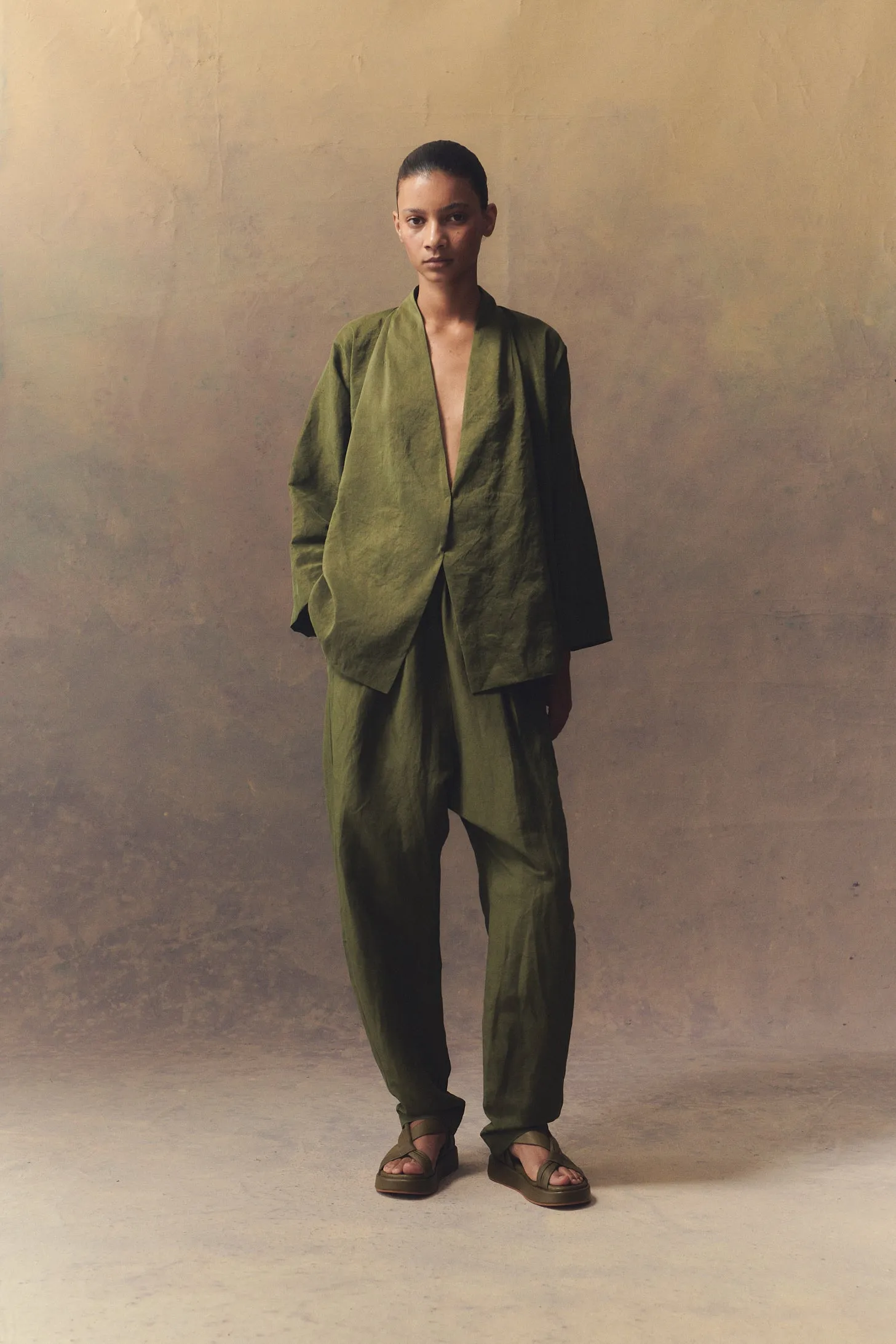 Ama, green linen and silk pants