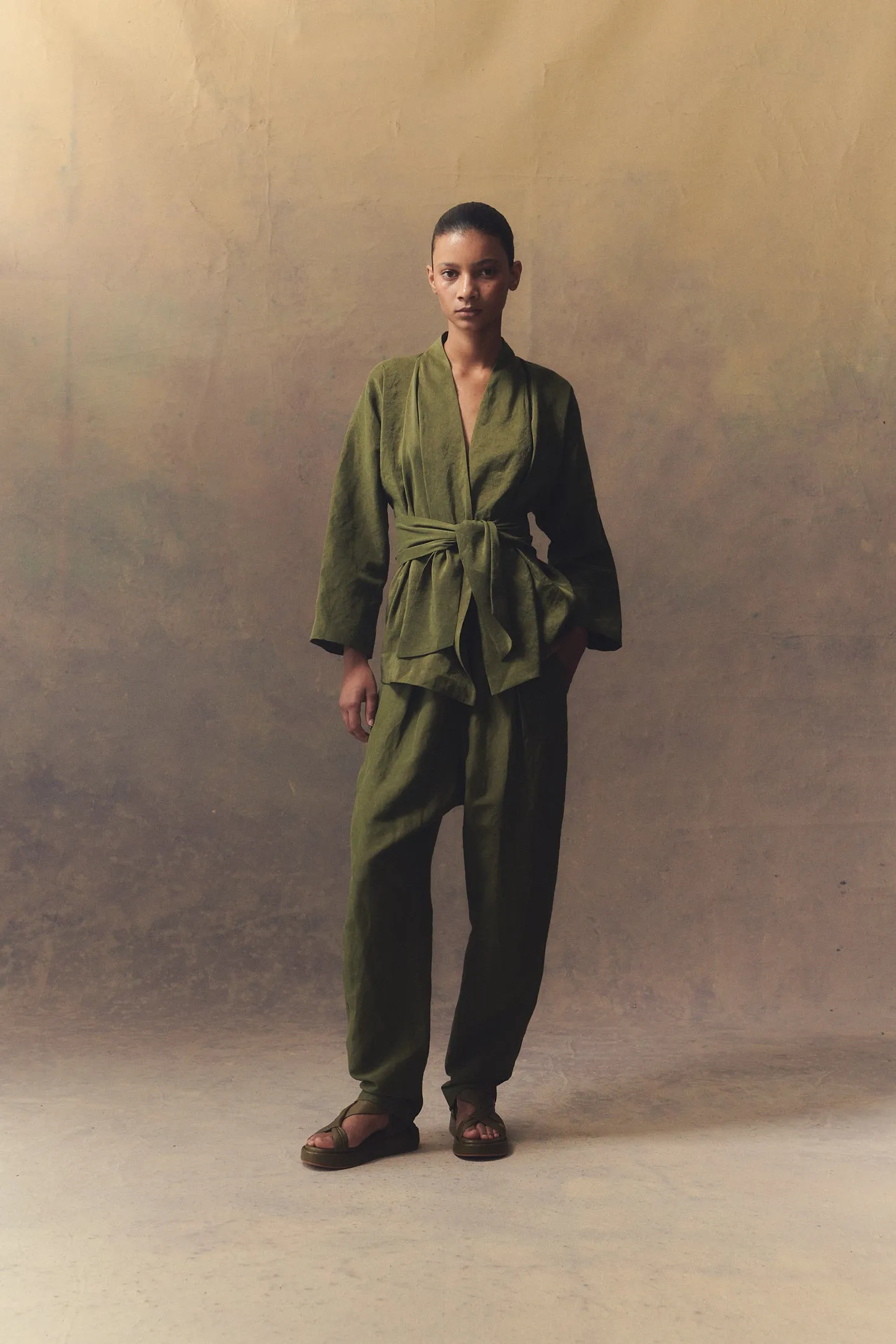 Ama, green linen and silk pants