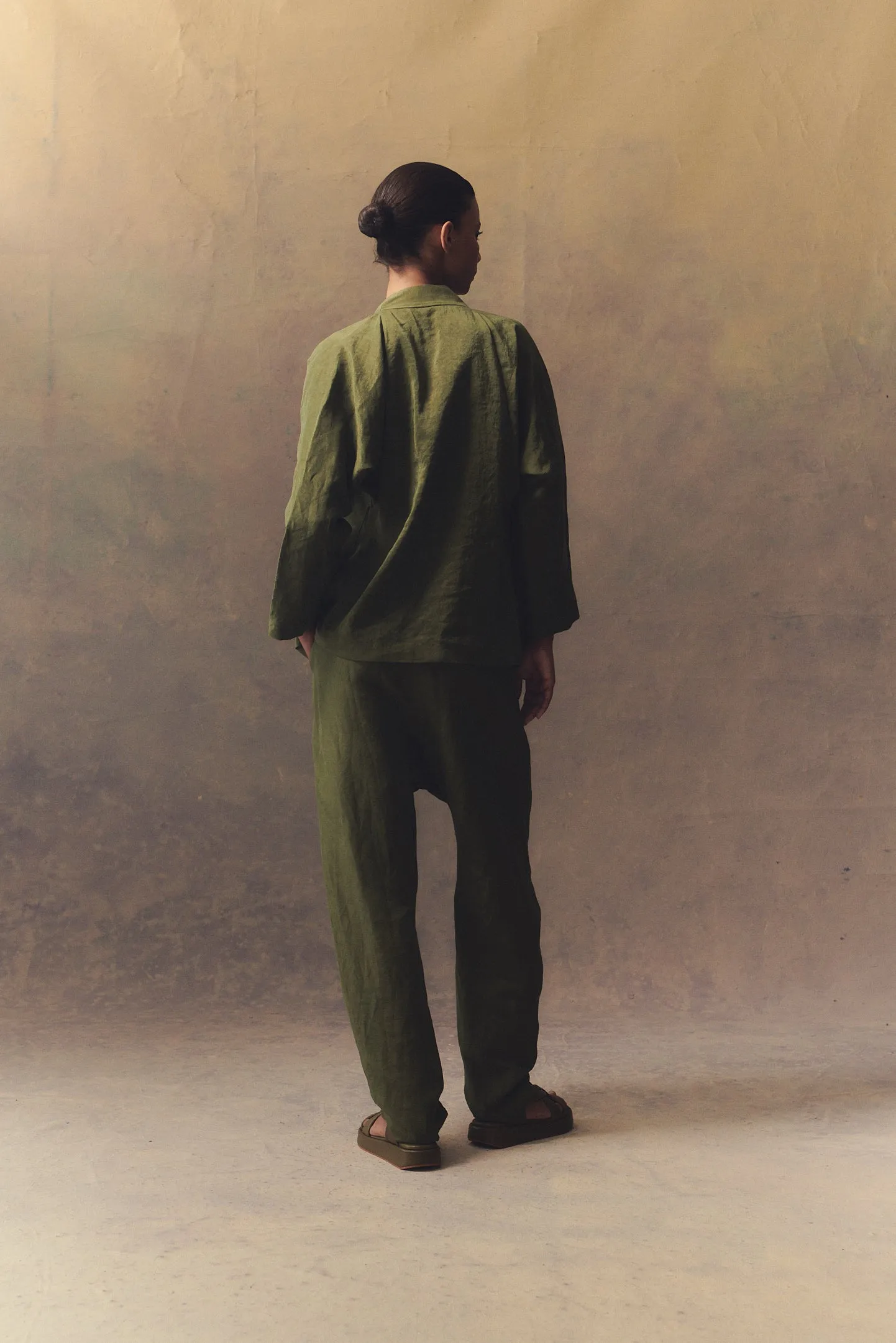 Ama, green linen and silk pants
