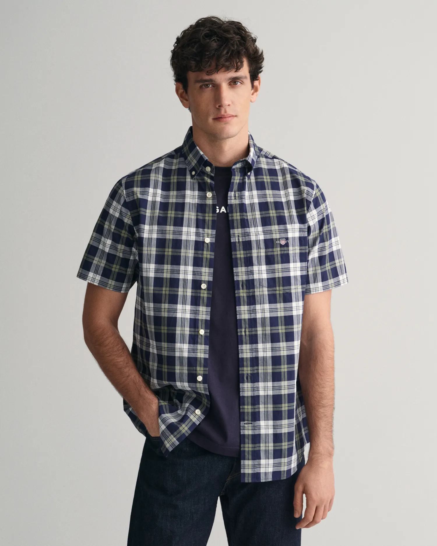 Camisa Regular Fit de manga corta en popelina a cuadros