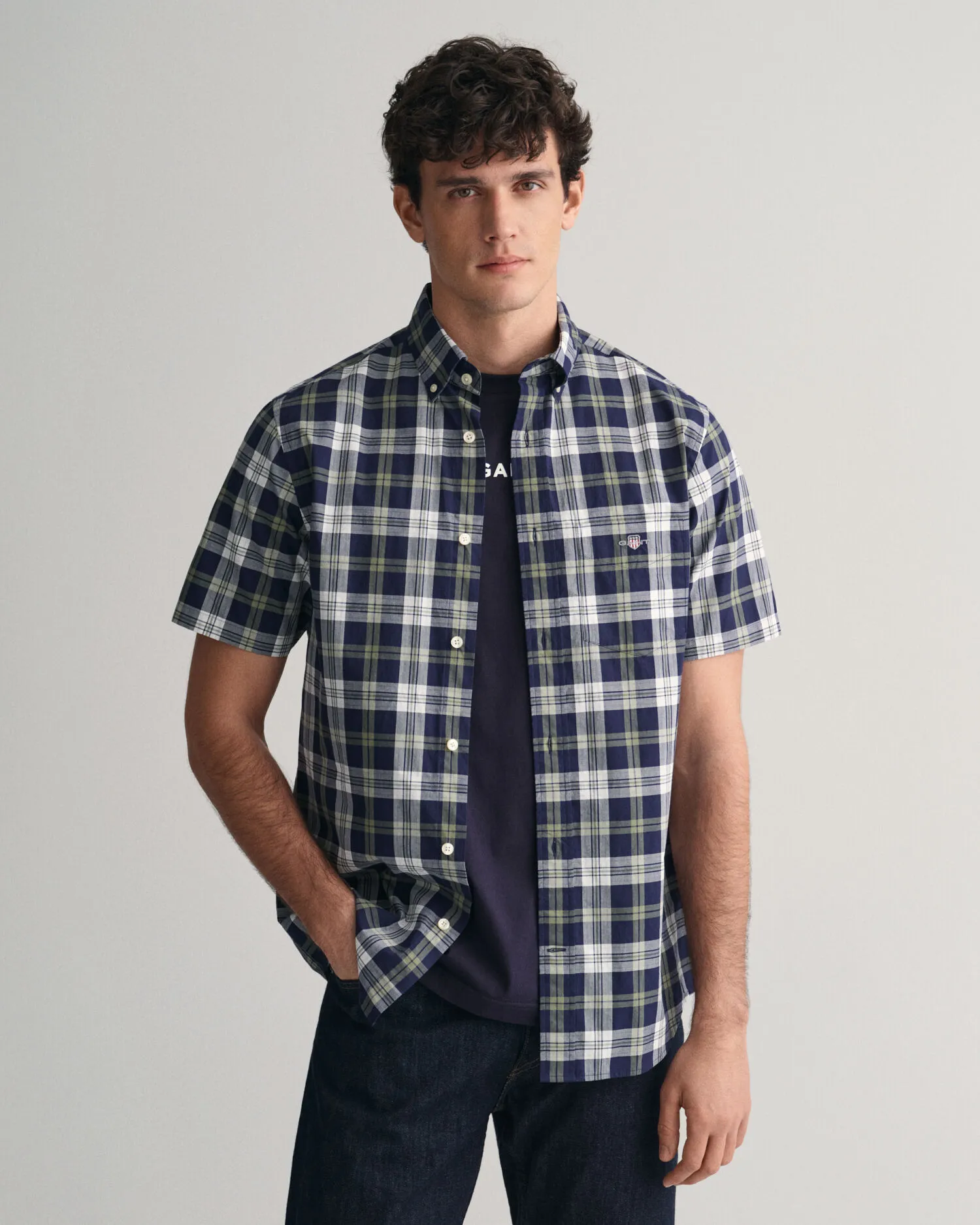 Camisa Regular Fit de manga corta en popelina a cuadros