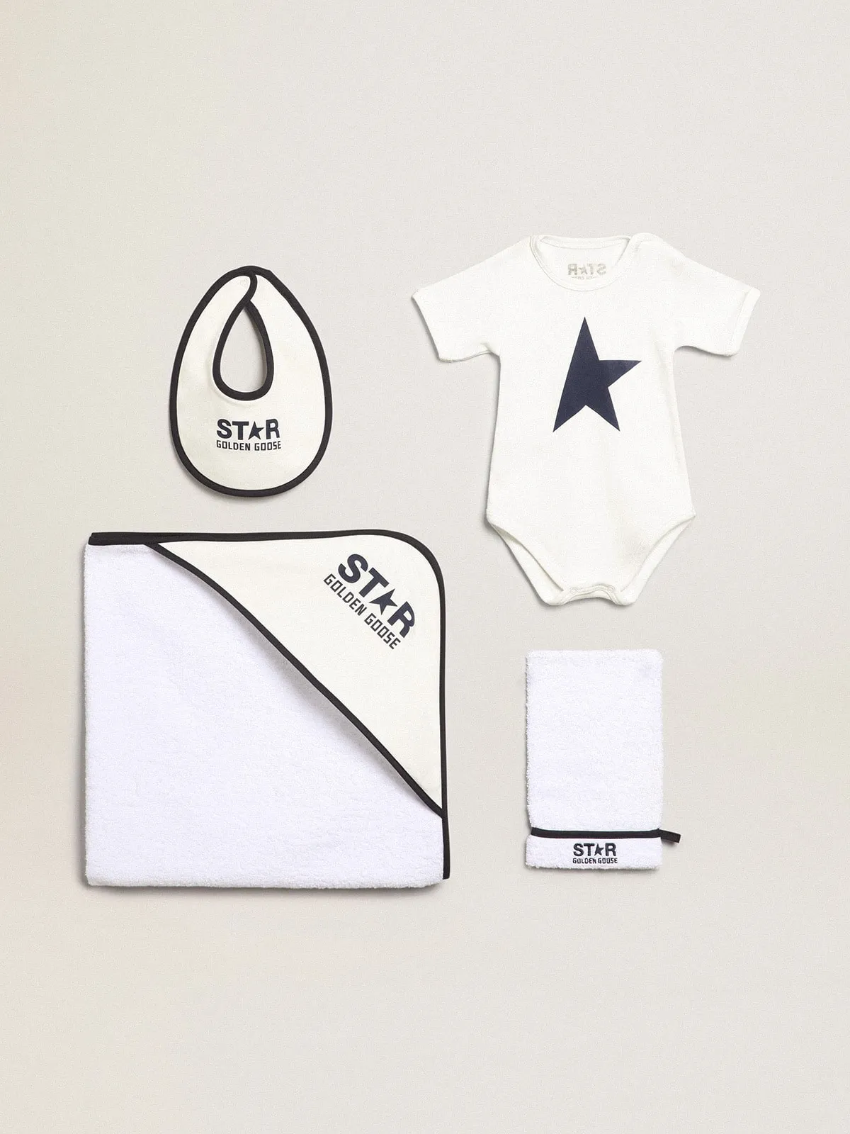 Conjunto regalo de baño color blanco con logo azul