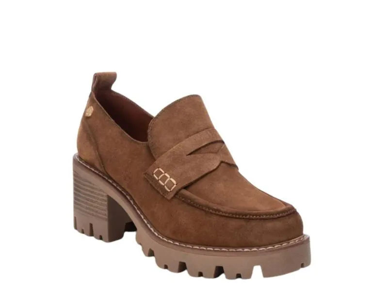 MOCASÍN CON TACÓN EN PIEL SERRAJE CARMELA COLOR CAMEL 161109