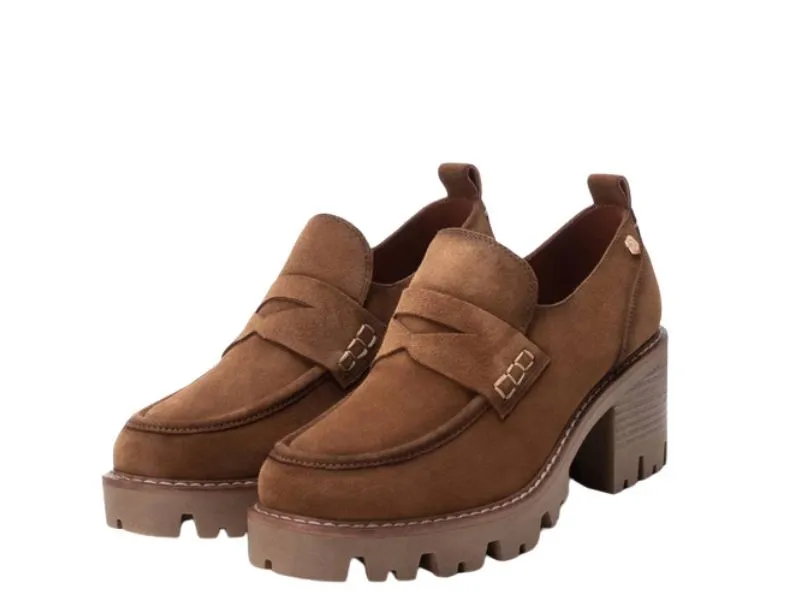 MOCASÍN CON TACÓN EN PIEL SERRAJE CARMELA COLOR CAMEL 161109