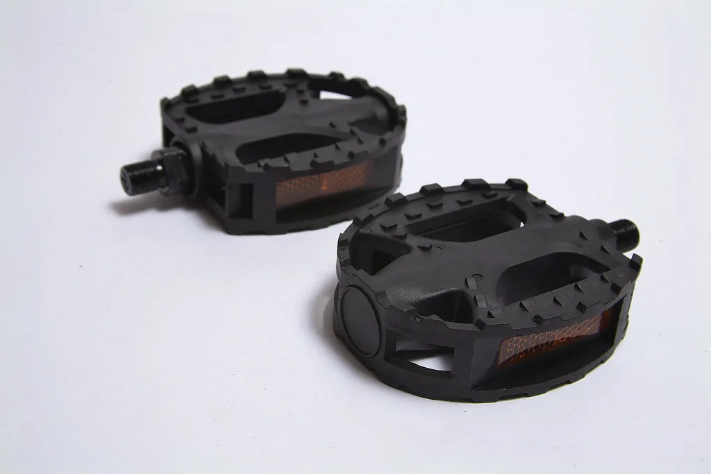 PEDAL BENOTTO NW330 1/2 CON REFLEJANTES PLASTICO NEGRO