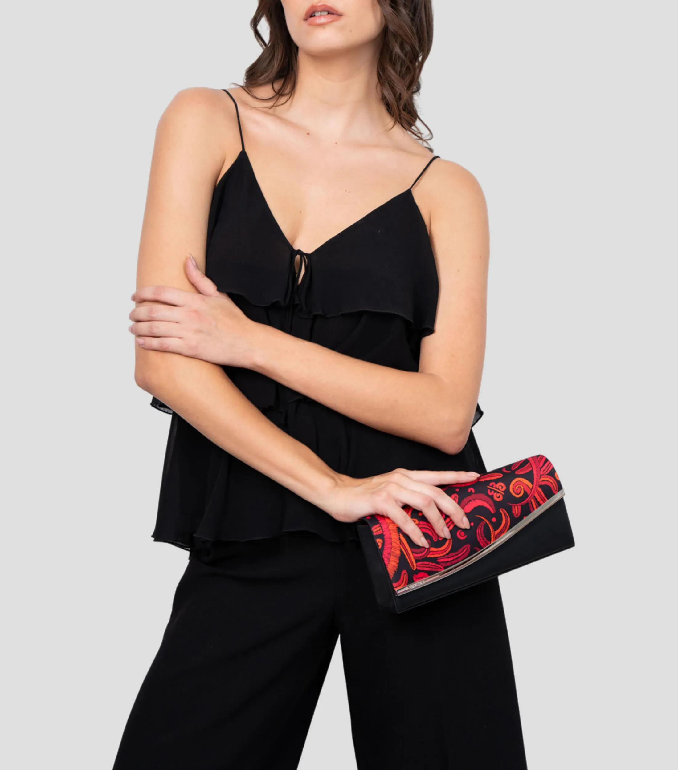 Pineda Covalin Bolso clutch negro con rojo en piel Akbal Quetzalcóatl Mujer