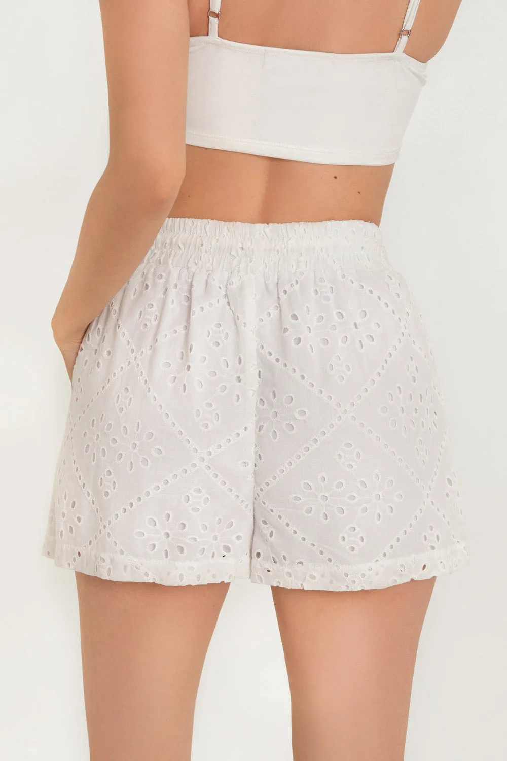 Short corto eyelet de cintura alta con jareta