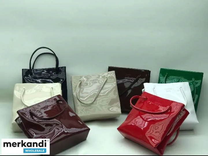 Sumérgete en nuestro mundo de bolsos de mujer de moda, que no solo son de alta calidad, sino también una variedad de colores y m