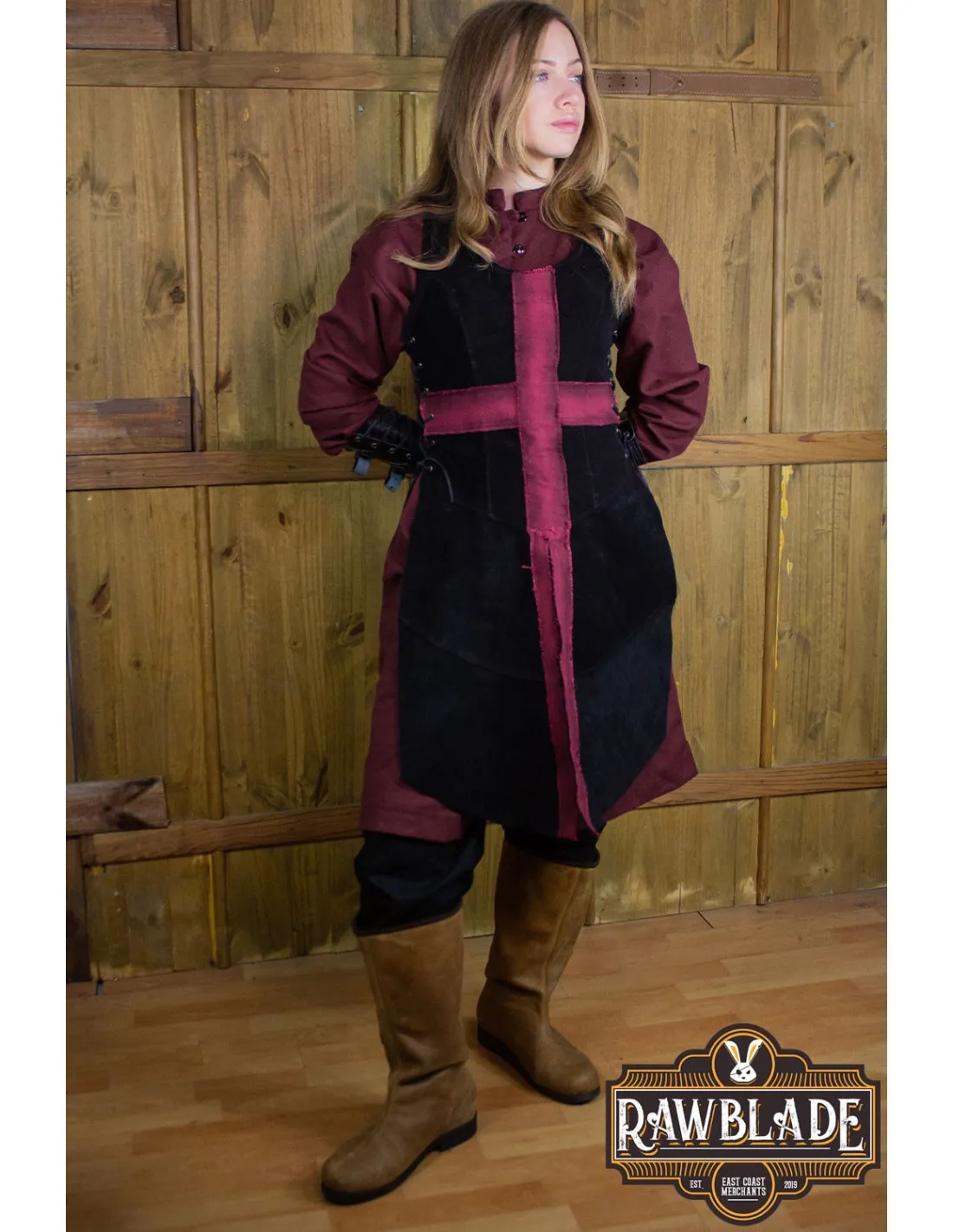 TABARDO MEDIEVAL DE LOS CRUZADOS PARA MUJER  NEGRO Y ROJO