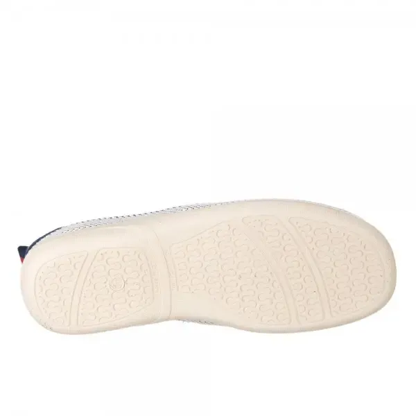 Zapatilla cerrada lona Vulca bicha 4633